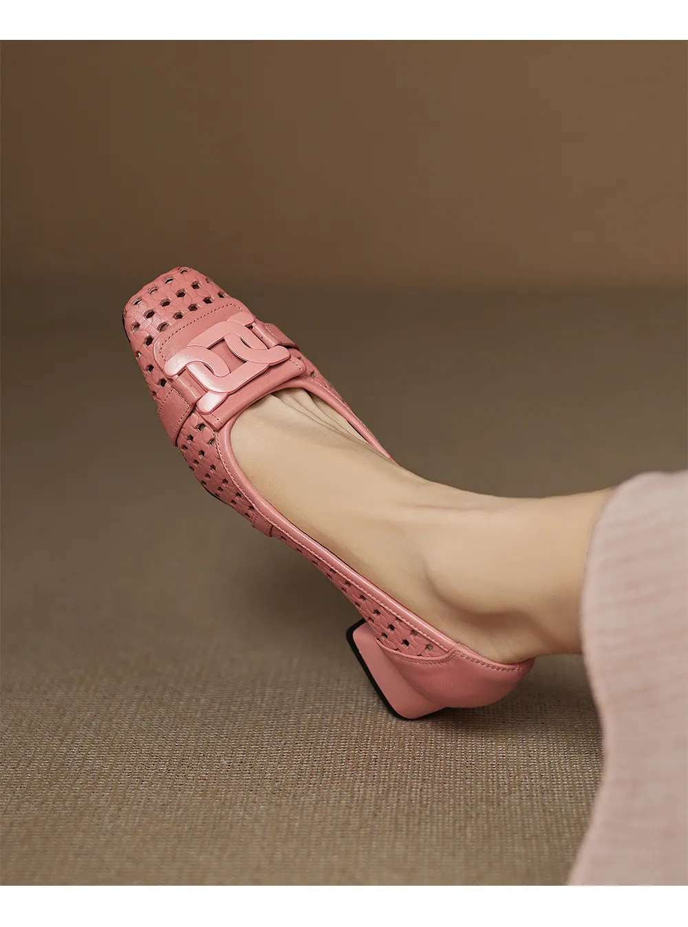 Our top-selling spring/summer style square-toe chunky heel women's shoes with hollowed-out solid color and comfortable cowhide leather.