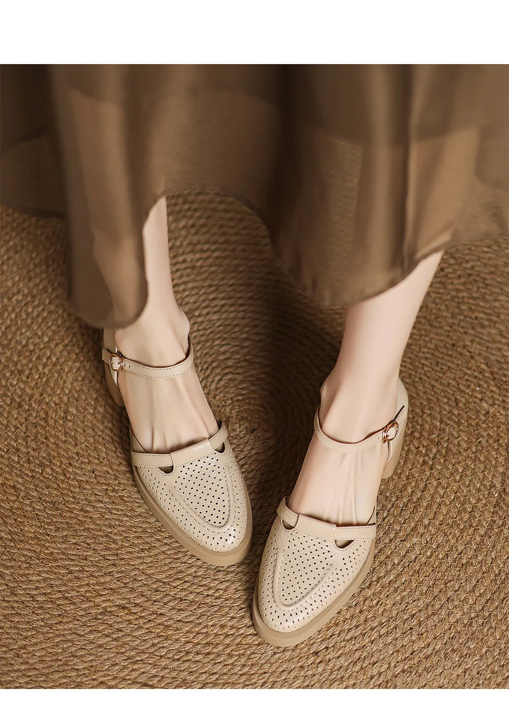 Spring/Summer Round Toe Sandals with Hollow Out Buckle and Perforated Sheepskin Fashion Women's Shoes