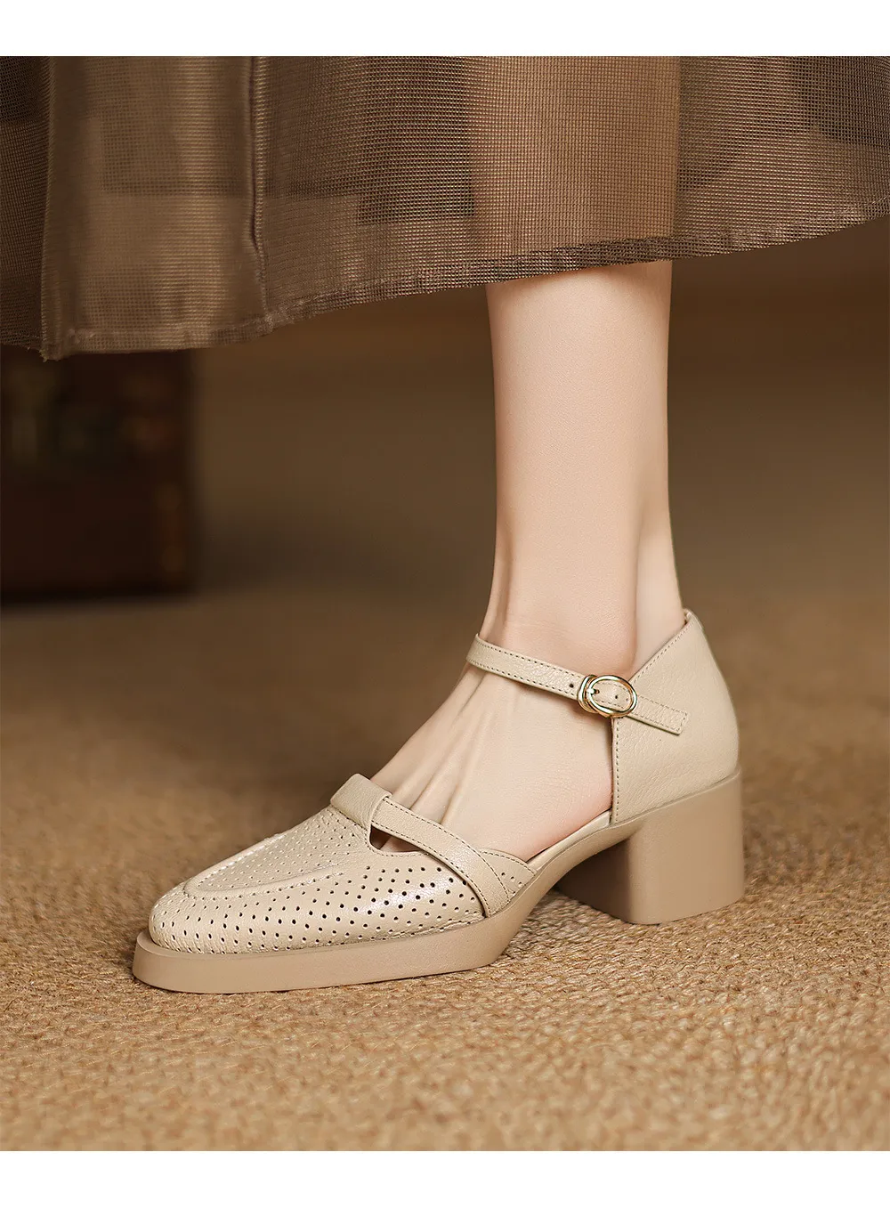 Spring/Summer Round Toe Sandals with Hollow Out Buckle and Perforated Sheepskin Fashion Women's Shoes