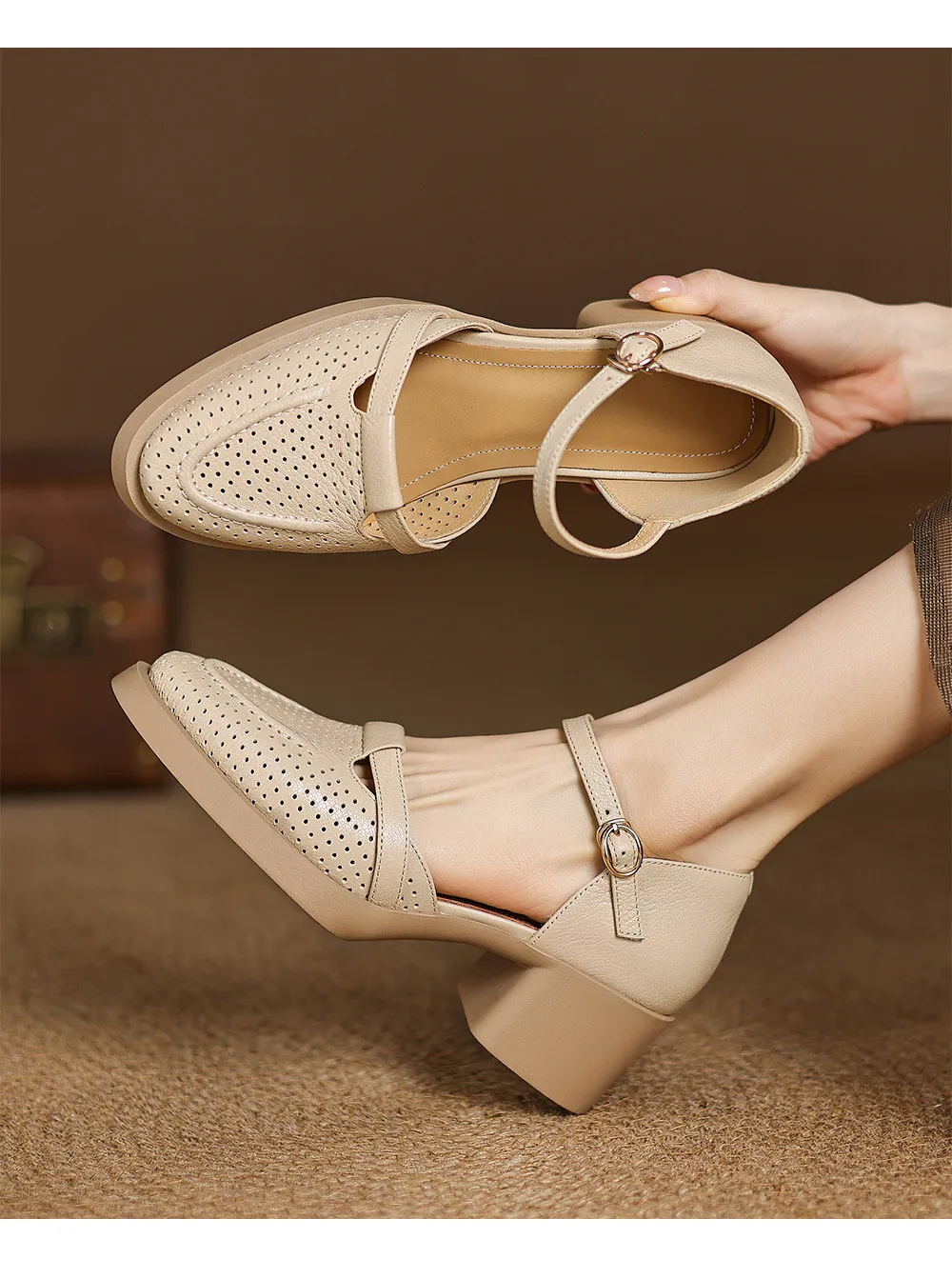 Spring/Summer Round Toe Sandals with Hollow Out Buckle and Perforated Sheepskin Fashion Women's Shoes