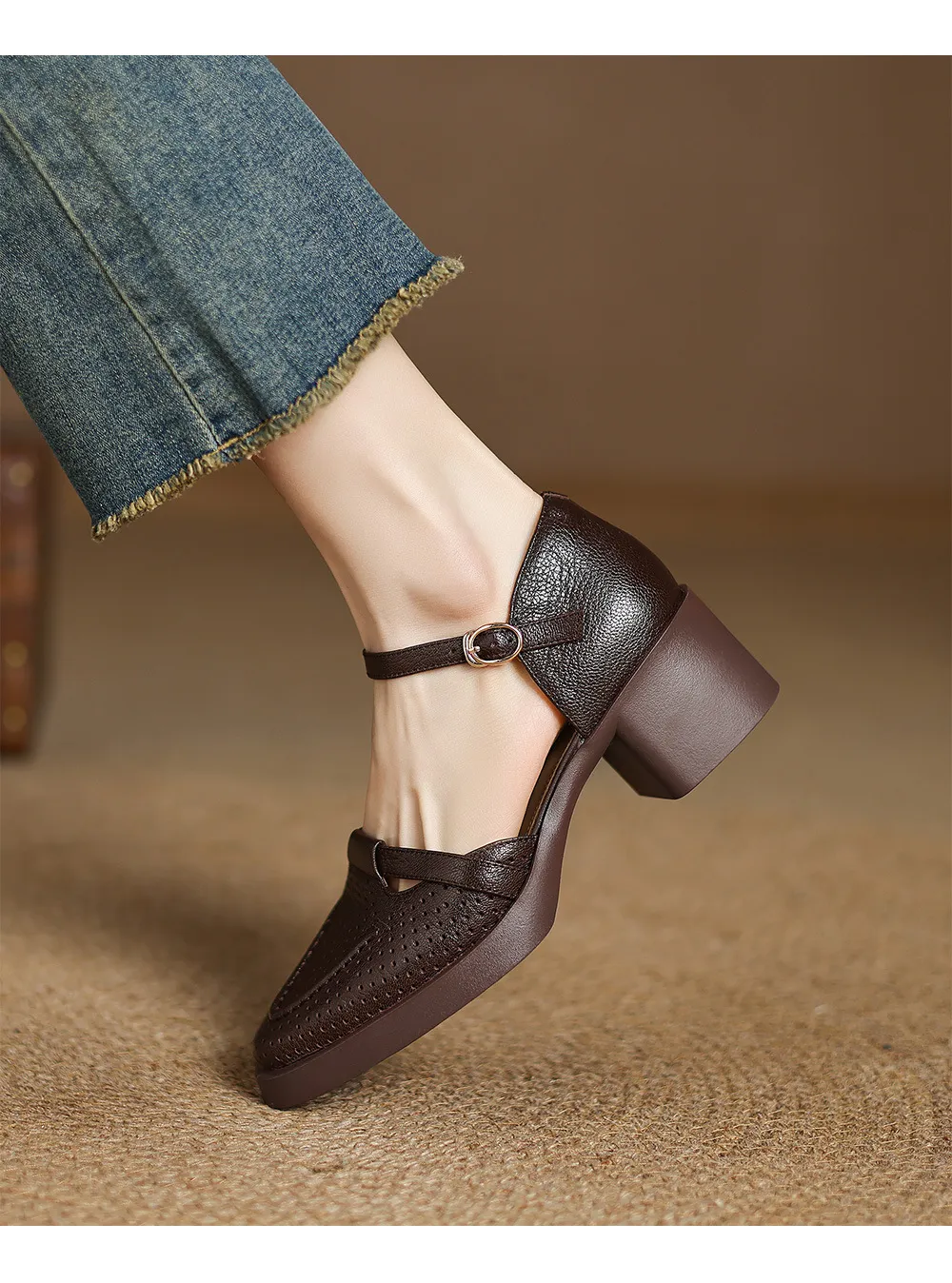Spring/Summer Round Toe Sandals with Hollow Out Buckle and Perforated Sheepskin Fashion Women's Shoes