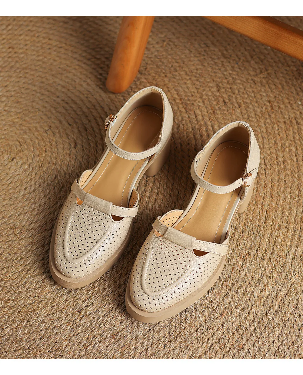 Spring/Summer Round Toe Sandals with Hollow Out Buckle and Perforated Sheepskin Fashion Women's Shoes