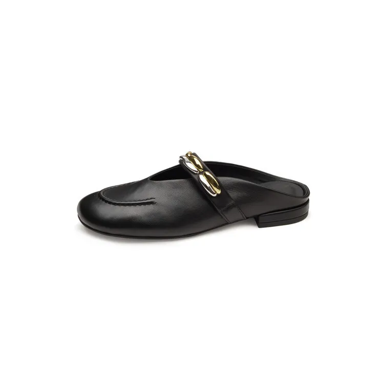 One pair of 2.5cm low-heeled, stylish flat sandals with gold and silver buckles, made of soft top-grain cowhide and lined with sheepskin.