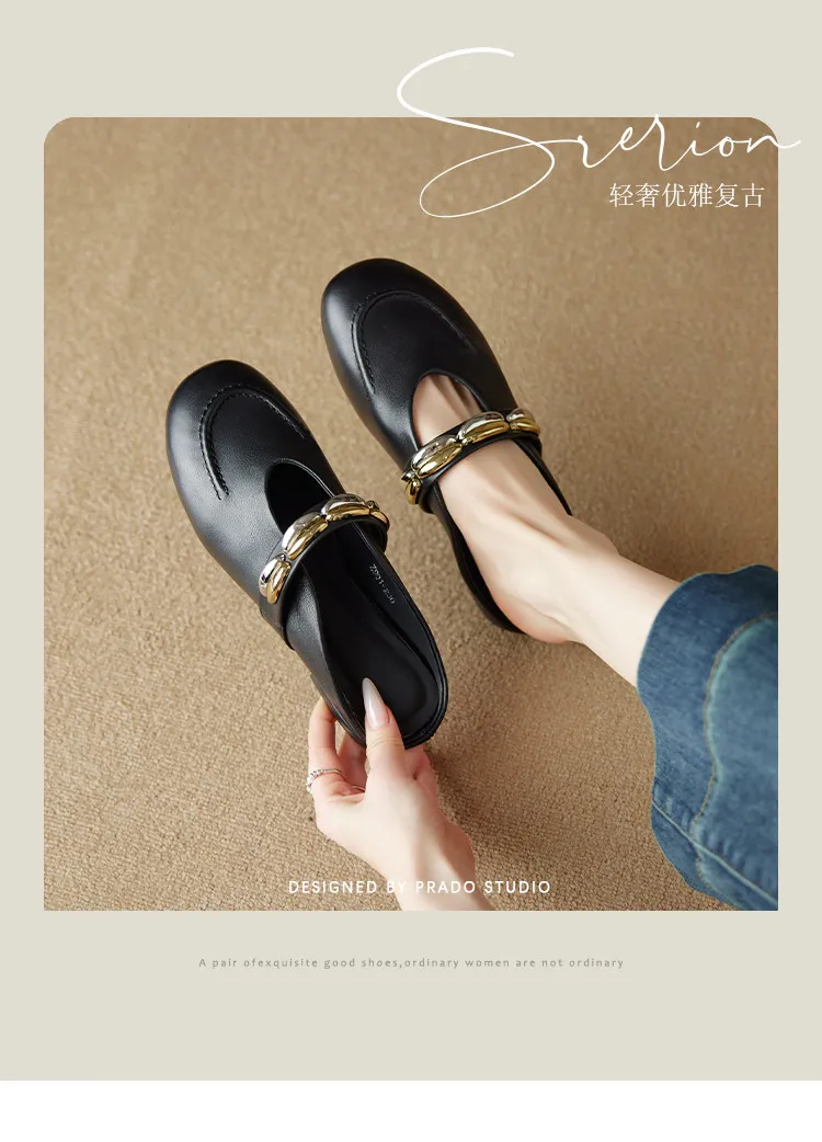One pair of 2.5cm low-heeled, stylish flat sandals with gold and silver buckles, made of soft top-grain cowhide and lined with sheepskin.