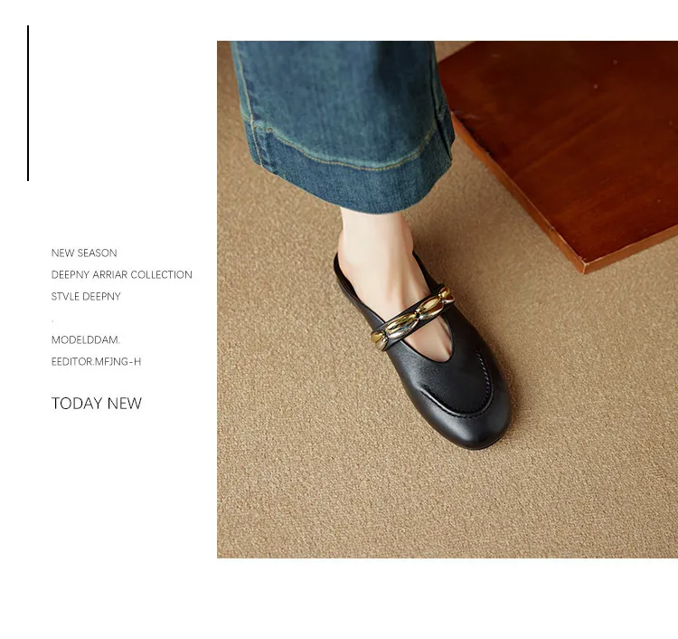 One pair of 2.5cm low-heeled, stylish flat sandals with gold and silver buckles, made of soft top-grain cowhide and lined with sheepskin.