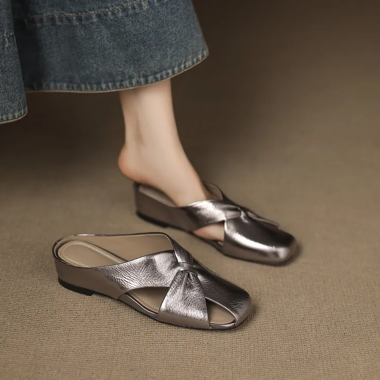 A pair of square-toe slippers, fashionable spring/summer style, made of sheepskin, half-length slippers, comfortable and soft, closed-toe women's shoes.
