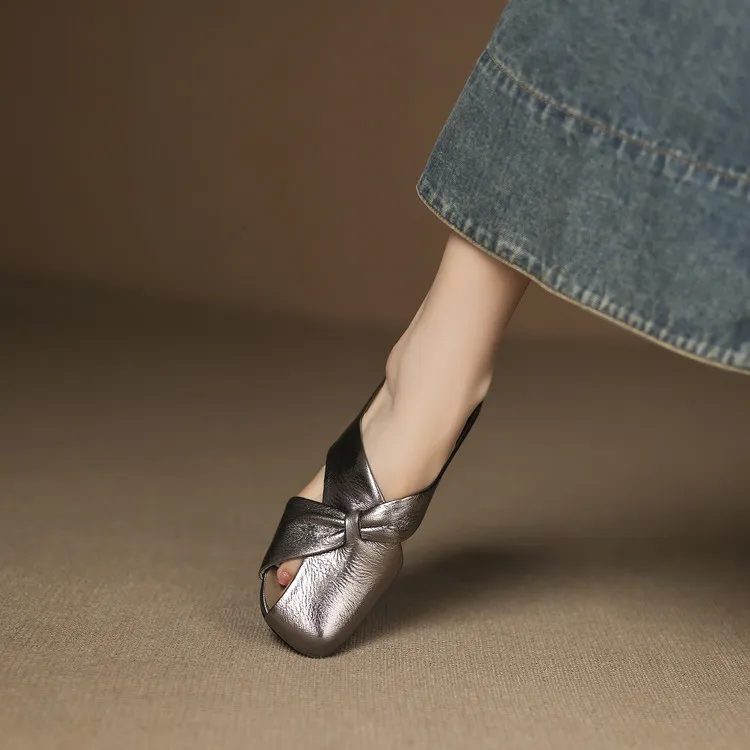 A pair of square-toe slippers, fashionable spring/summer style, made of sheepskin, half-length slippers, comfortable and soft, closed-toe women's shoes.