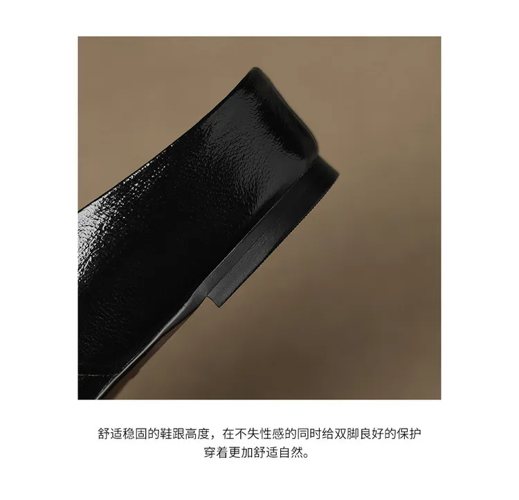 A pair of square-toe slippers, fashionable spring/summer style, made of sheepskin, half-length slippers, comfortable and soft, closed-toe women's shoes.
