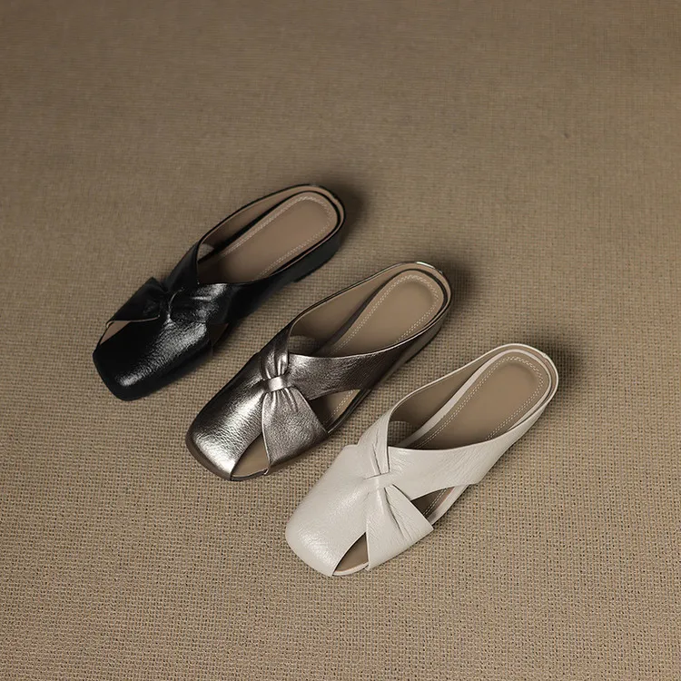 A pair of square-toe slippers, fashionable spring/summer style, made of sheepskin, half-length slippers, comfortable and soft, closed-toe women's shoes.