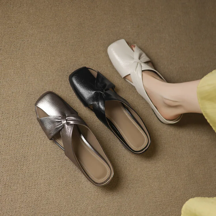 A pair of square-toe slippers, fashionable spring/summer style, made of sheepskin, half-length slippers, comfortable and soft, closed-toe women's shoes.
