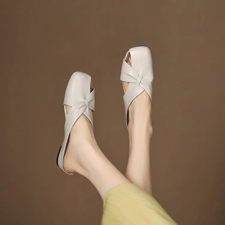 A pair of square-toe slippers, fashionable spring/summer style, made of sheepskin, half-length slippers, comfortable and soft, closed-toe women's shoes.