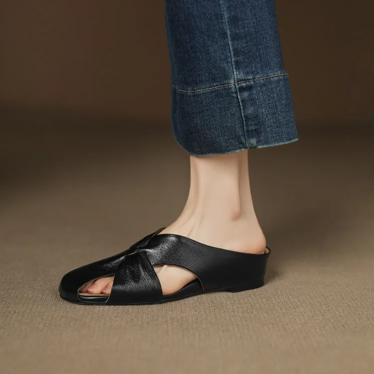 A pair of square-toe slippers, fashionable spring/summer style, made of sheepskin, half-length slippers, comfortable and soft, closed-toe women's shoes.