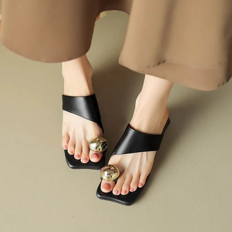 Summer slippers with square toe, chunky heel, and high heels – fashionable women's shoes