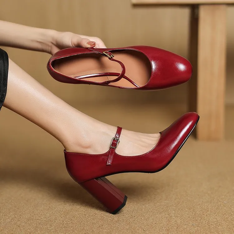 Women's fashion shoes in solid color, made of top-grain cowhide, spring and summer, with chunky heels and round toes.
