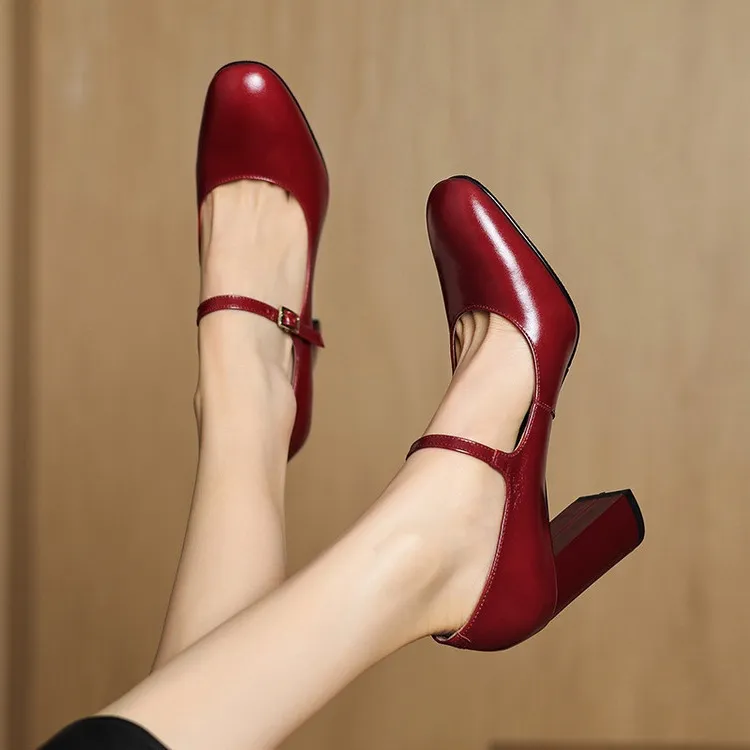 Women's fashion shoes in solid color, made of top-grain cowhide, spring and summer, with chunky heels and round toes.
