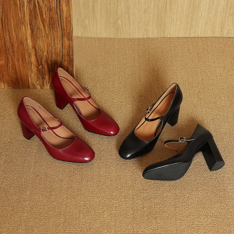 Women's fashion shoes in solid color, made of top-grain cowhide, spring and summer, with chunky heels and round toes.