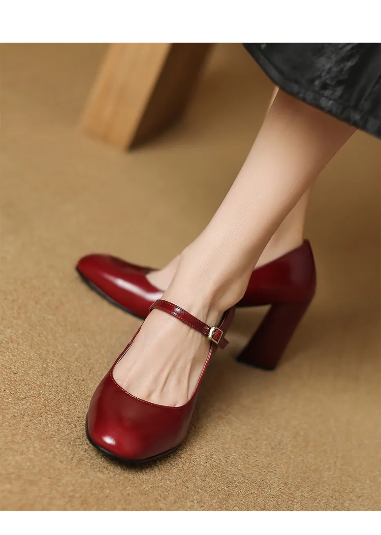 Women's fashion shoes in solid color, made of top-grain cowhide, spring and summer, with chunky heels and round toes.