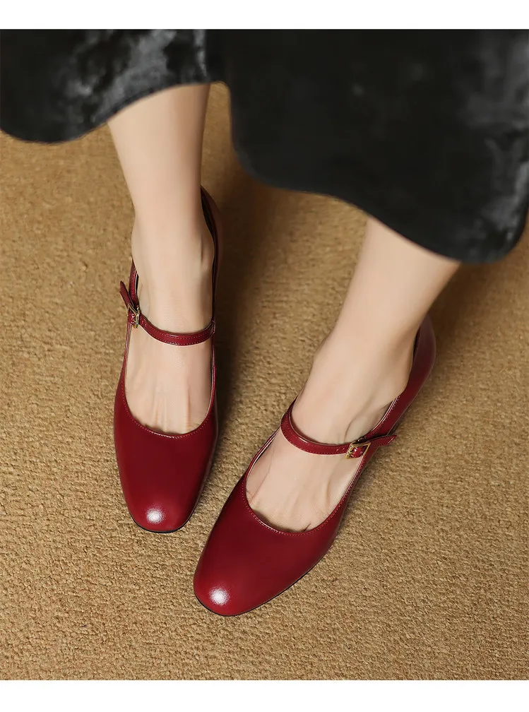 Women's fashion shoes in solid color, made of top-grain cowhide, spring and summer, with chunky heels and round toes.