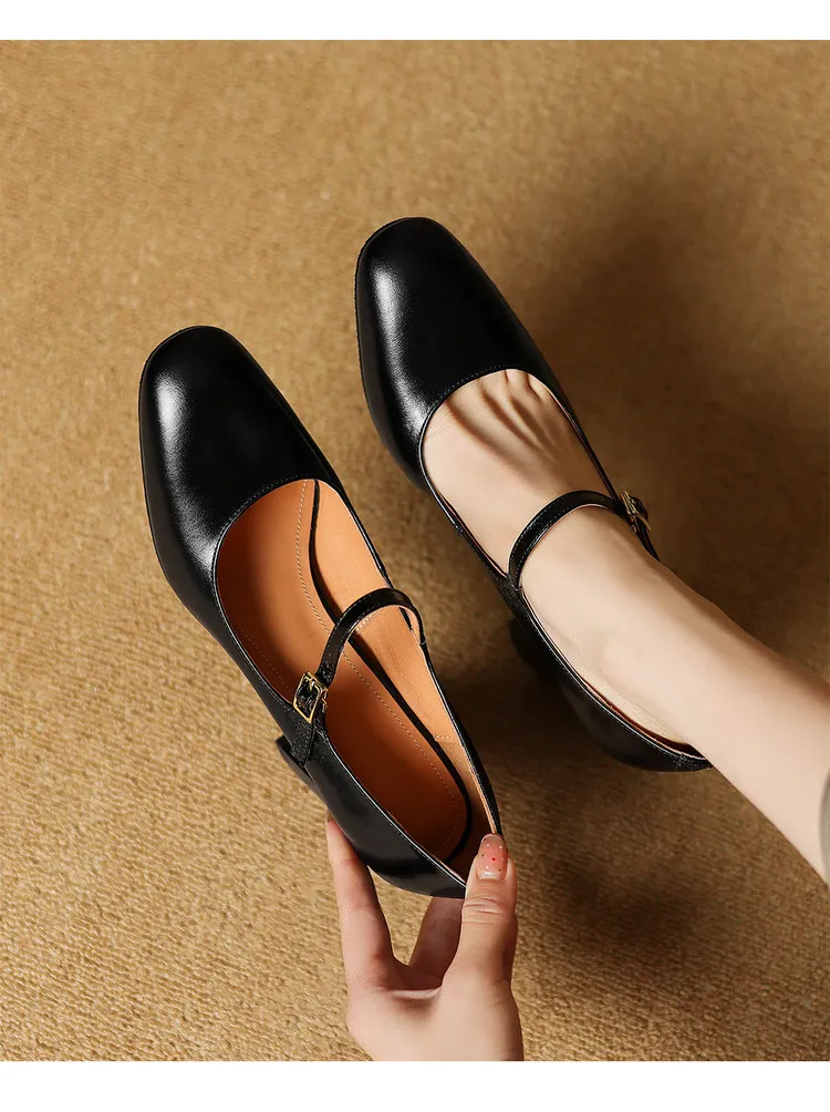 Women's fashion shoes in solid color, made of top-grain cowhide, spring and summer, with chunky heels and round toes.