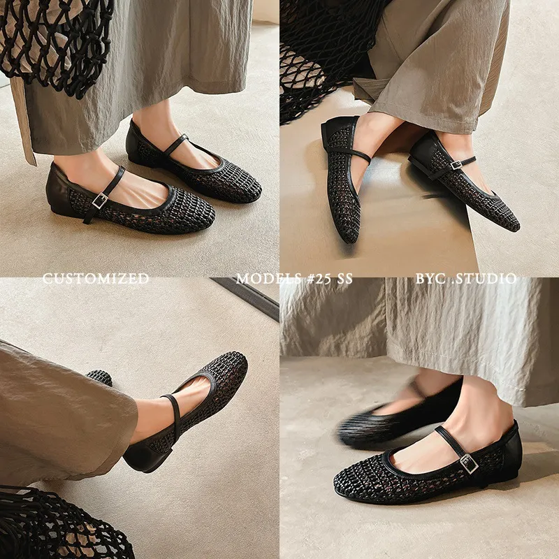 A pair of exquisitely designed French-style flat, breathable, openwork Mary Jane shoes with a comfortable soft sole and a single strap.