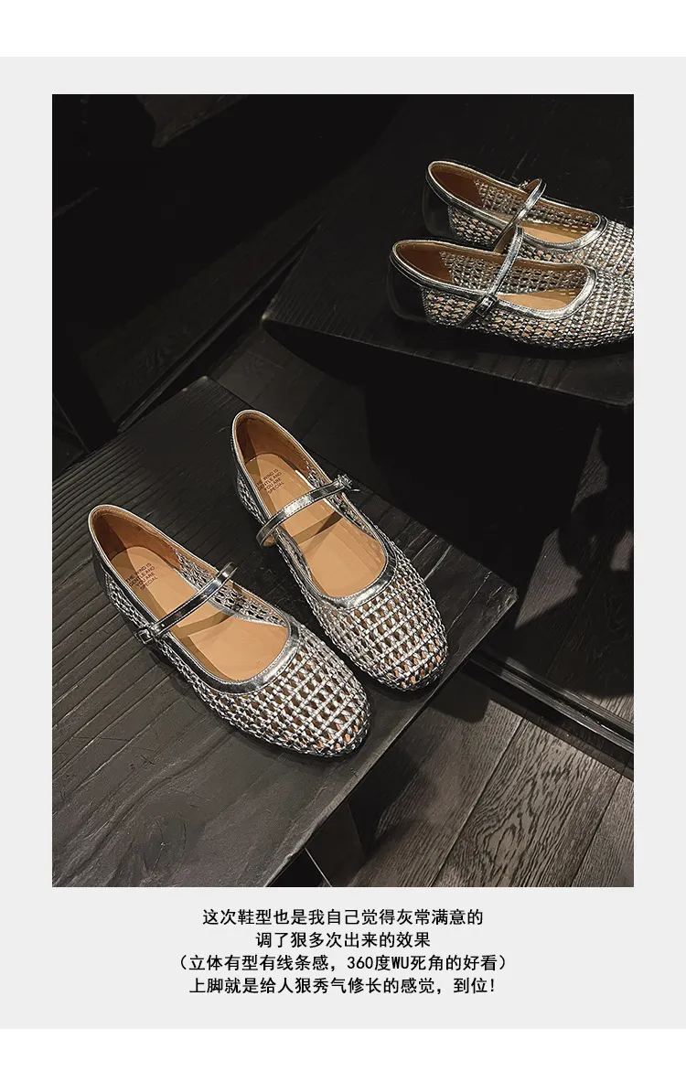 A pair of exquisitely designed French-style flat, breathable, openwork Mary Jane shoes with a comfortable soft sole and a single strap.