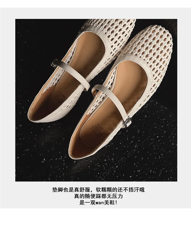 A pair of exquisitely designed French-style flat, breathable, openwork Mary Jane shoes with a comfortable soft sole and a single strap.
