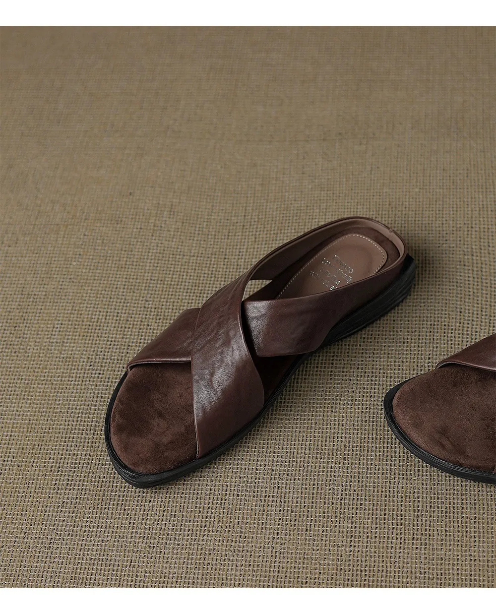 Spring/Summer Round Toe Flat Slippers, High-Quality Cowhide Leather, Sweat-Absorbing, Fashionable Women's Shoes in 3 Colors