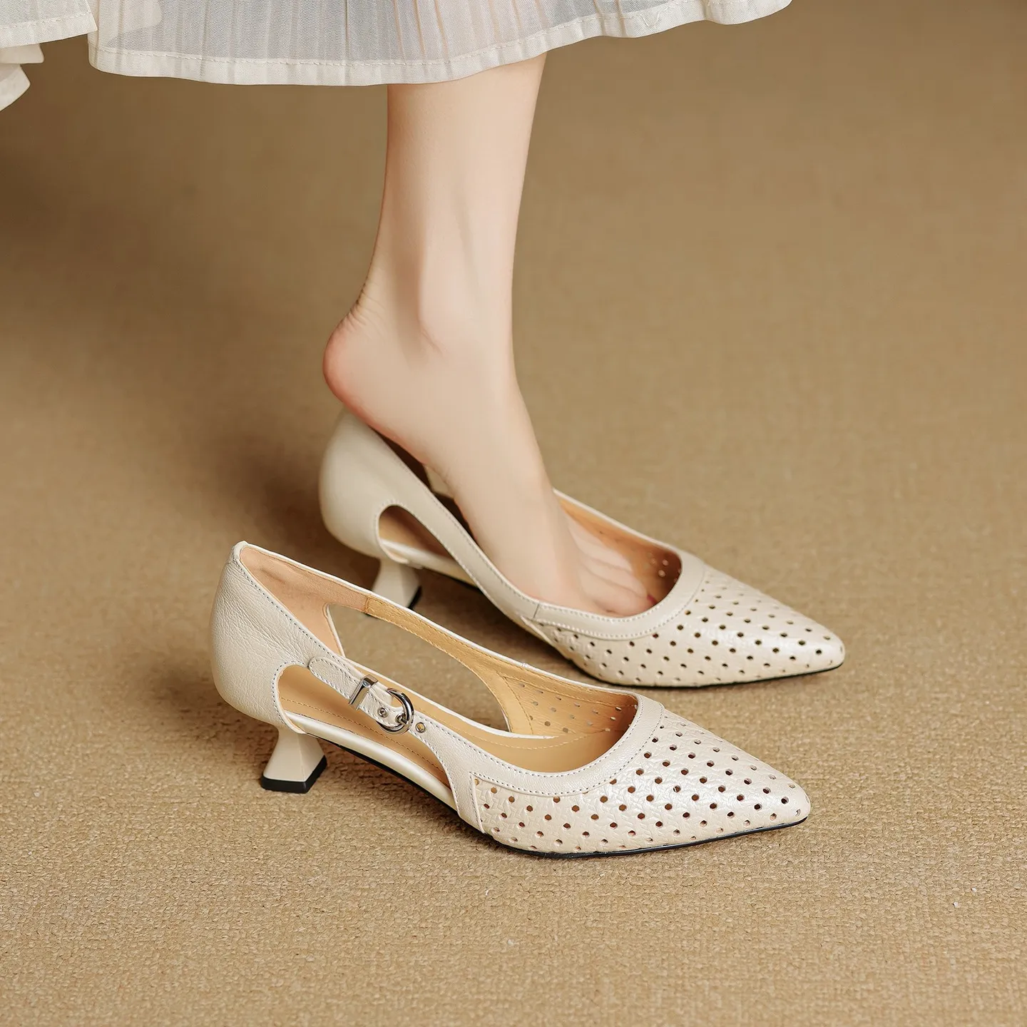 Spring/Summer Pointed-Toe Sandals, Sheepskin Hollow-Out Fashion Women's Shoes