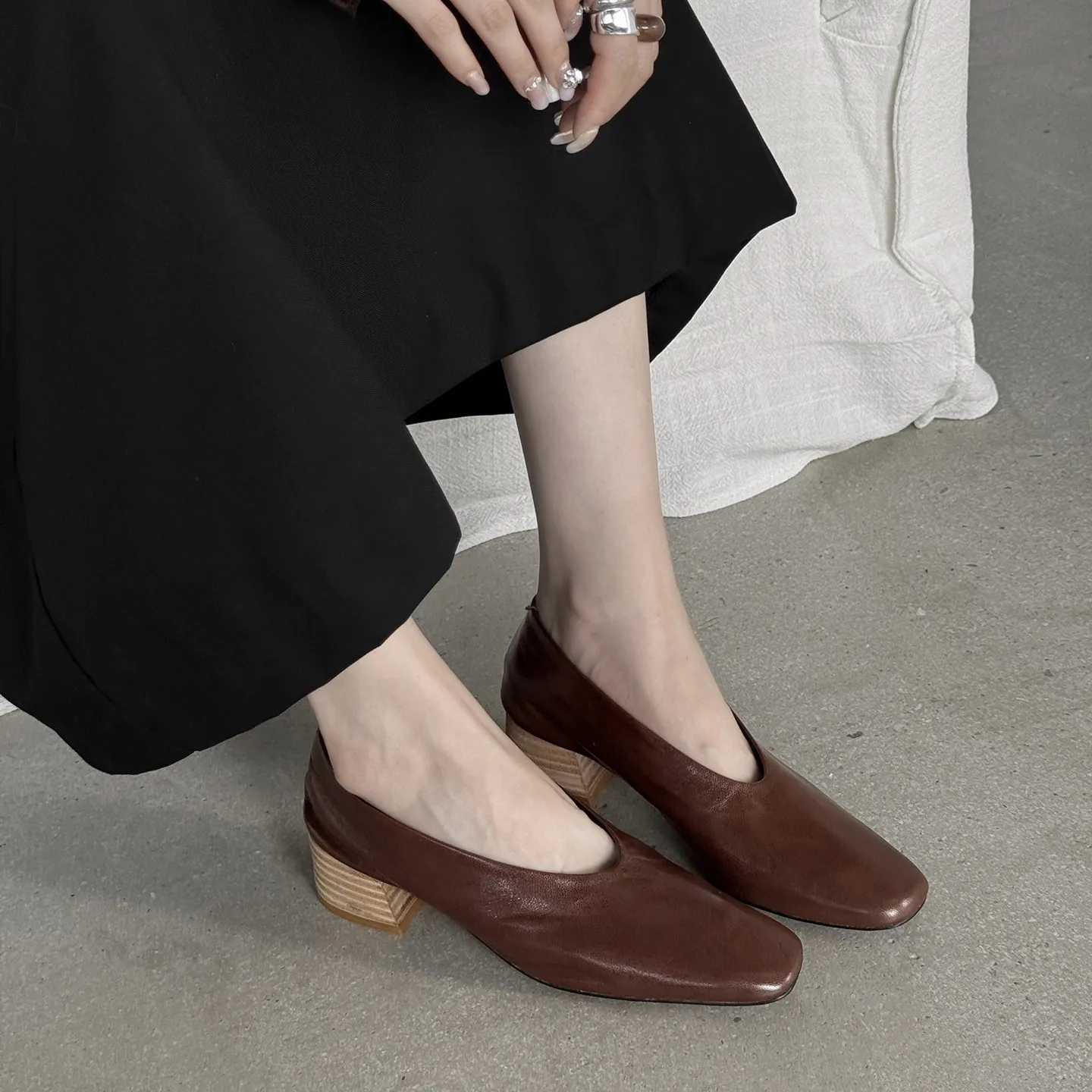 Autumn square-toe low-cut slip-on fashion shoes with chunky heels and cowhide leather.