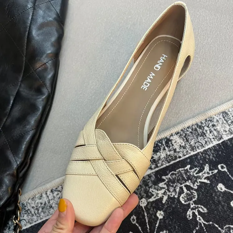 Women's summer shoes made of breathable, soft-soled, chunky heel, 3cm, genuine leather, versatile square toe, mid-heel, suitable for mothers.