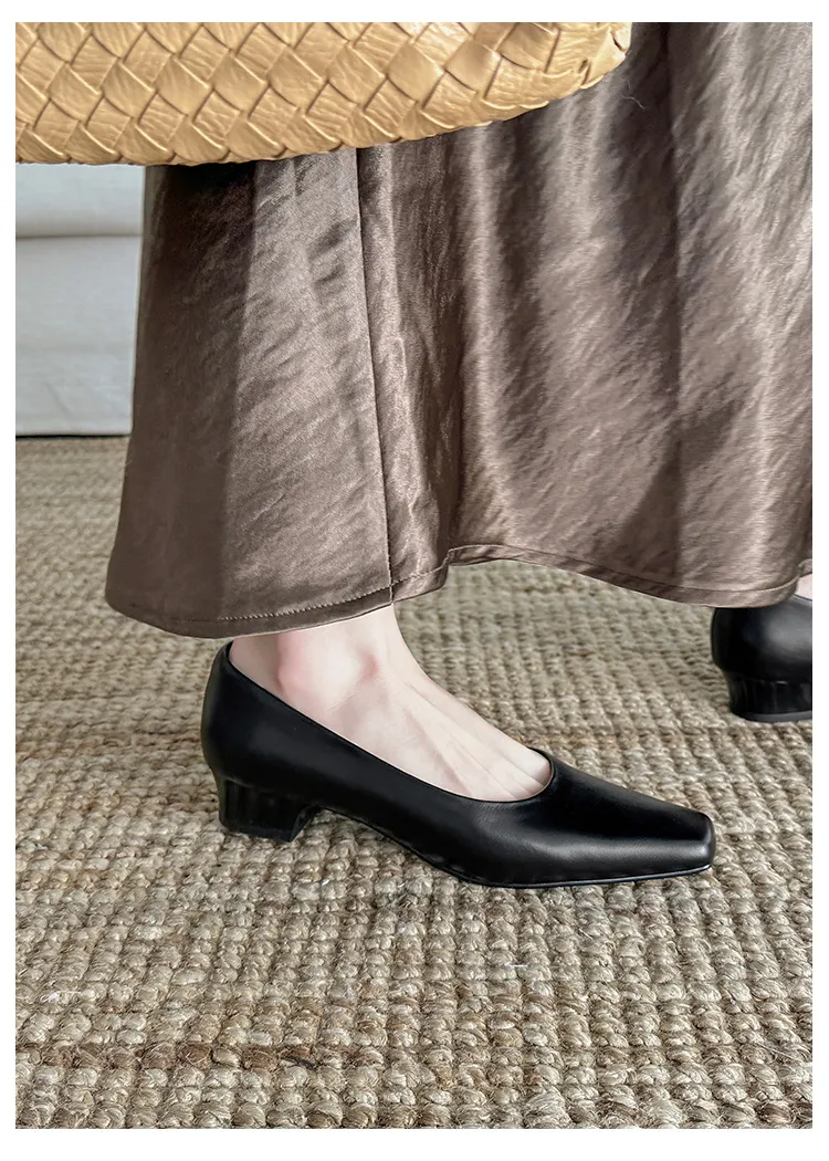 Autumn square-toe low-cut single shoes with chunky heels, made of cowhide, simple style.