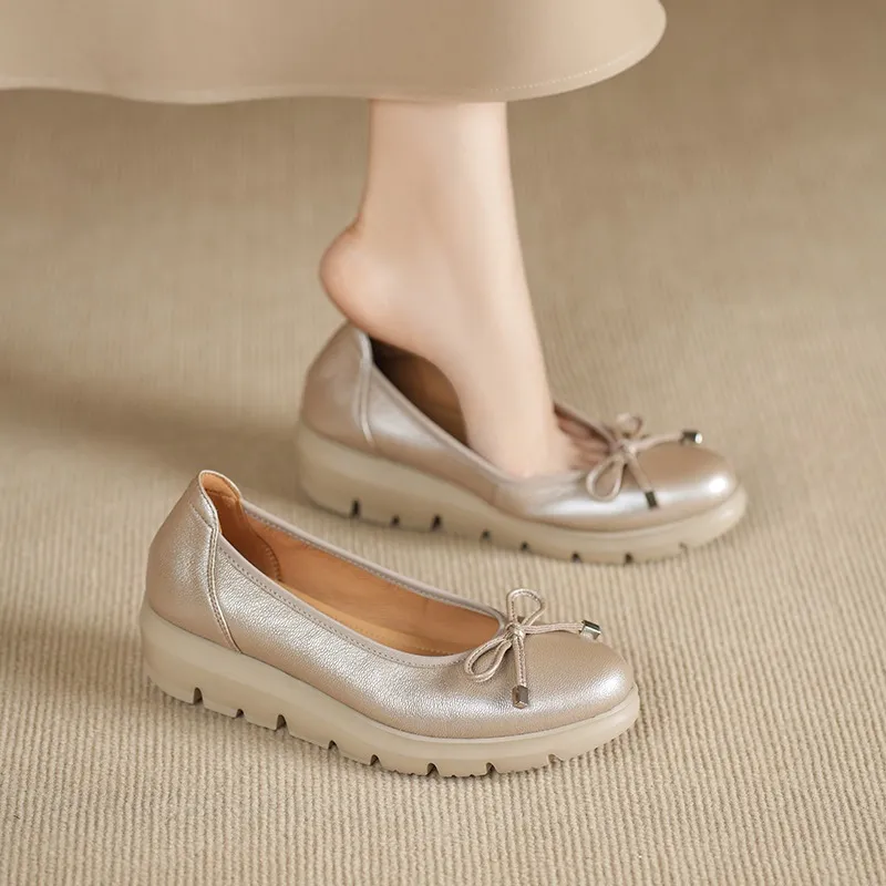 Autumn low-cut slip-on women's shoes with round toe, thick sole, and bow.
