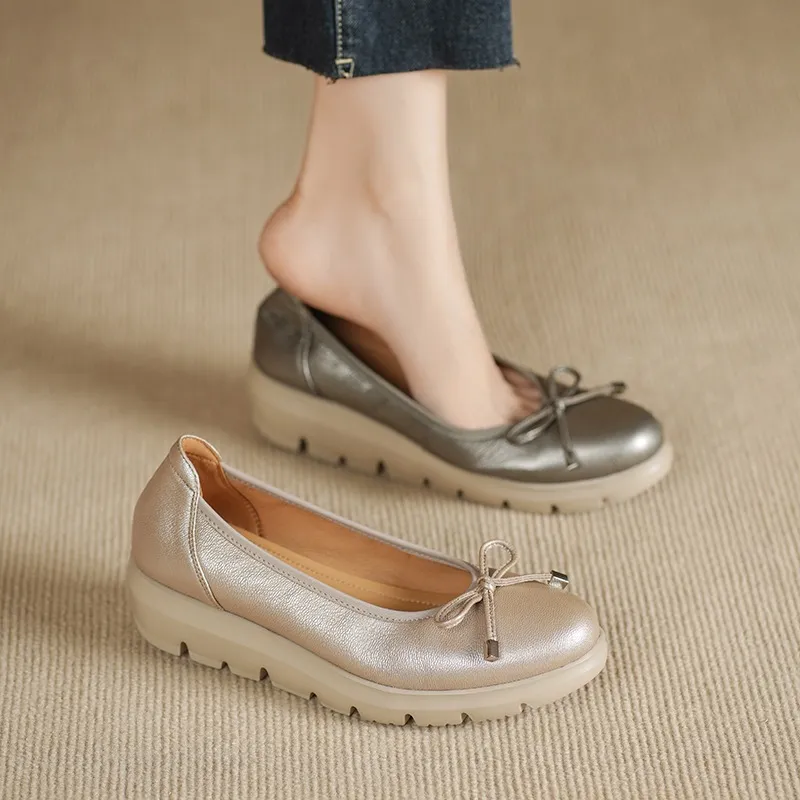 Autumn low-cut slip-on women's shoes with round toe, thick sole, and bow.