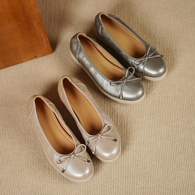 Autumn low-cut slip-on women's shoes with round toe, thick sole, and bow.