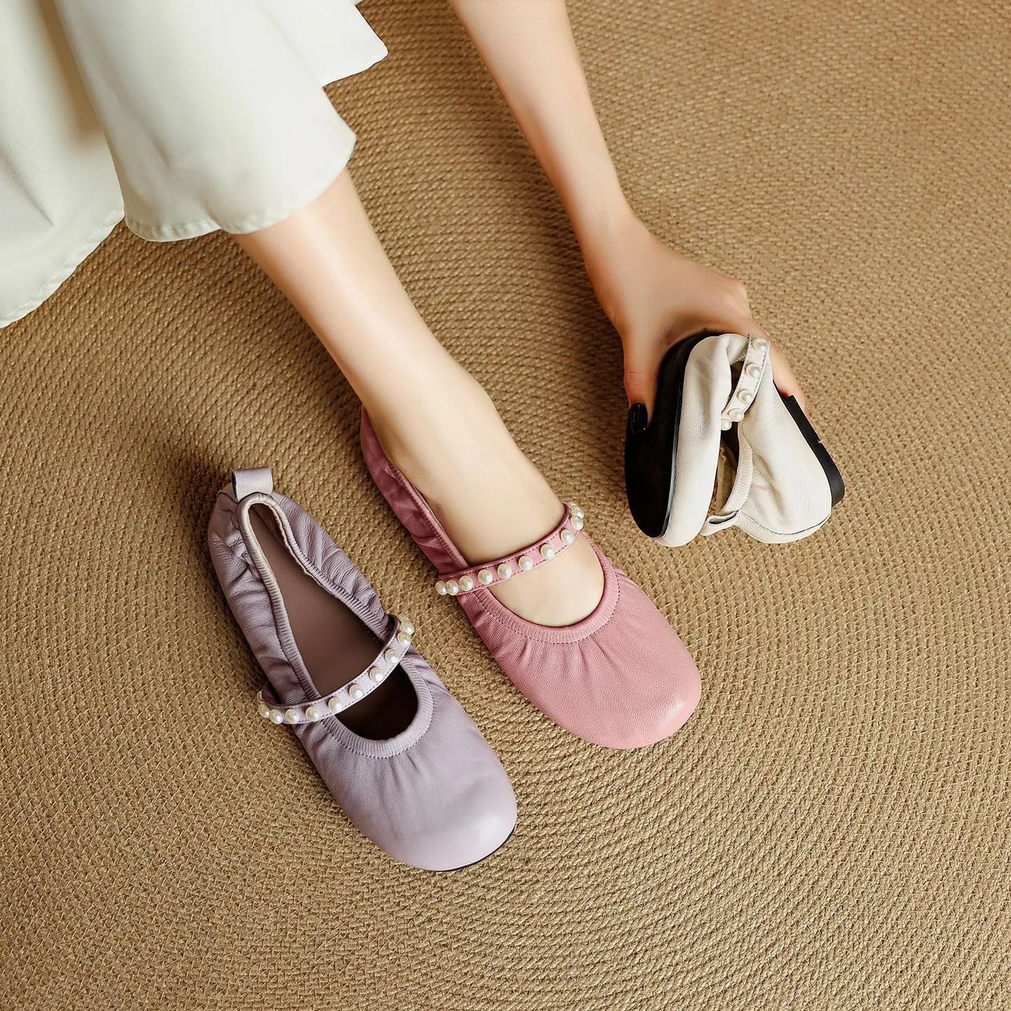 Autumn flat shoes, round toe, pearl-embellished sheepskin, comfortable Mary Jane ballet flats for women.