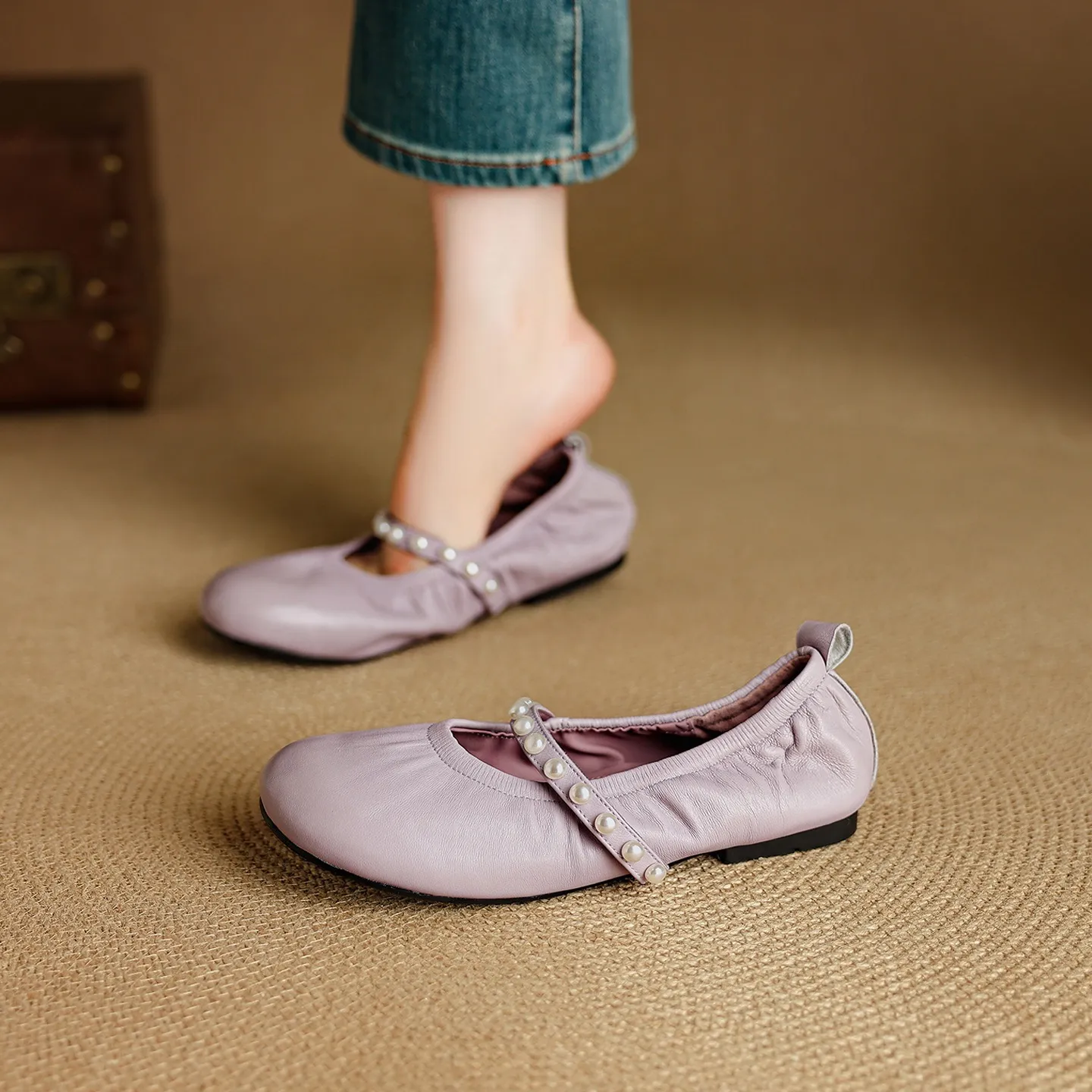 Autumn flat shoes, round toe, pearl-embellished sheepskin, comfortable Mary Jane ballet flats for women.