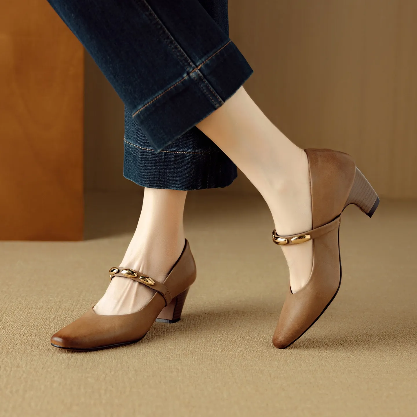 Autumn chunky heel square toe low-cut cowhide Mary Jane shoes with a retro one-strap design
