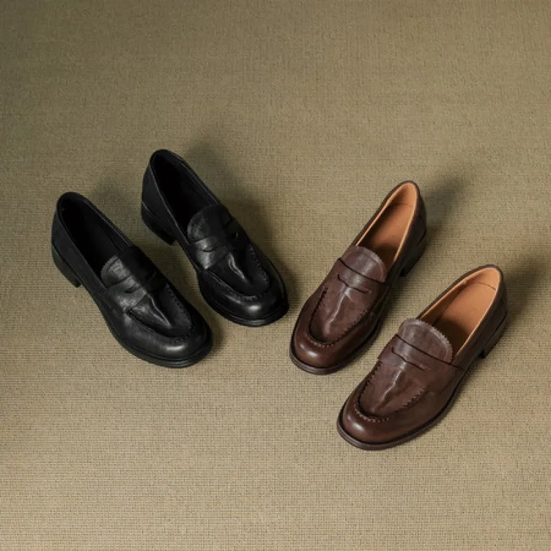 Genuine leather slip-on loafers for women, available in black and brown, perfect for autumn. Chunky heel, mid-heel, cowhide, round toe.