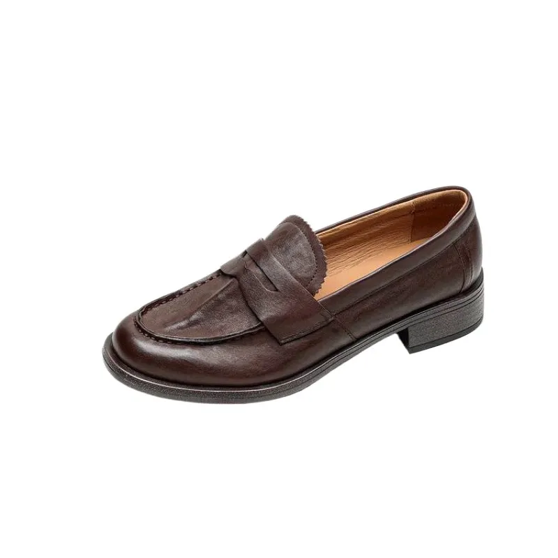 Genuine leather slip-on loafers for women, available in black and brown, perfect for autumn. Chunky heel, mid-heel, cowhide, round toe.