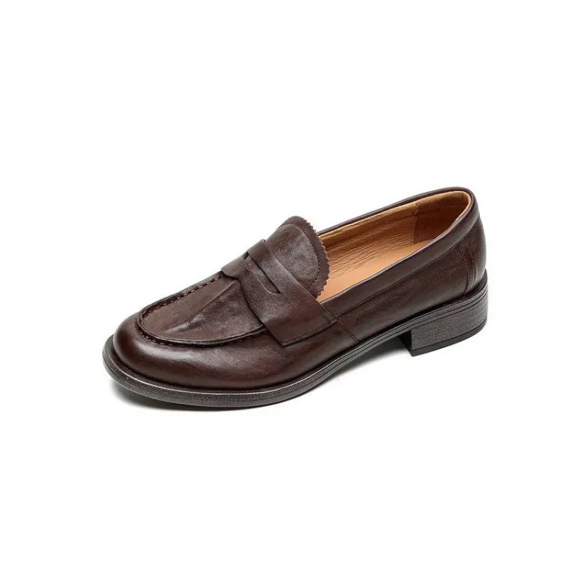 Genuine leather slip-on loafers for women, available in black and brown, perfect for autumn. Chunky heel, mid-heel, cowhide, round toe.