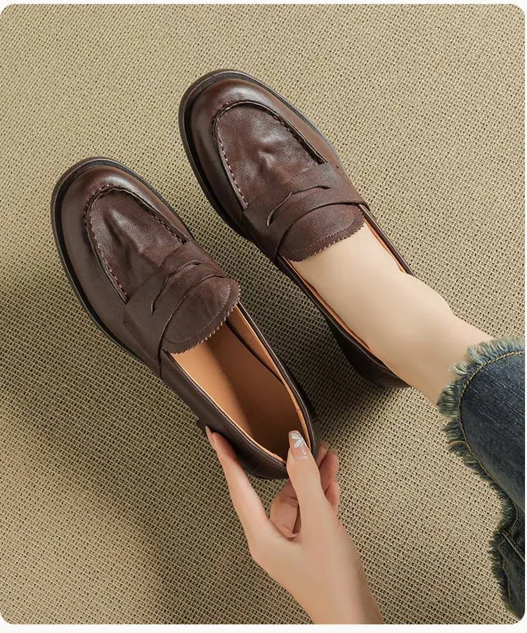 Genuine leather slip-on loafers for women, available in black and brown, perfect for autumn. Chunky heel, mid-heel, cowhide, round toe.