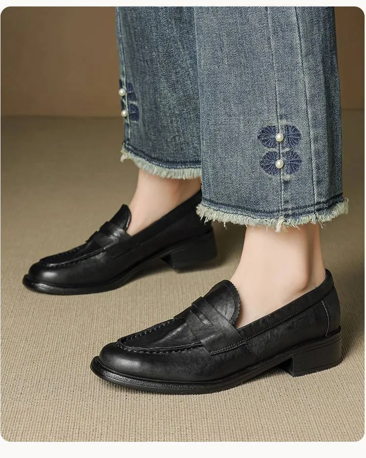 Genuine leather slip-on loafers for women, available in black and brown, perfect for autumn. Chunky heel, mid-heel, cowhide, round toe.