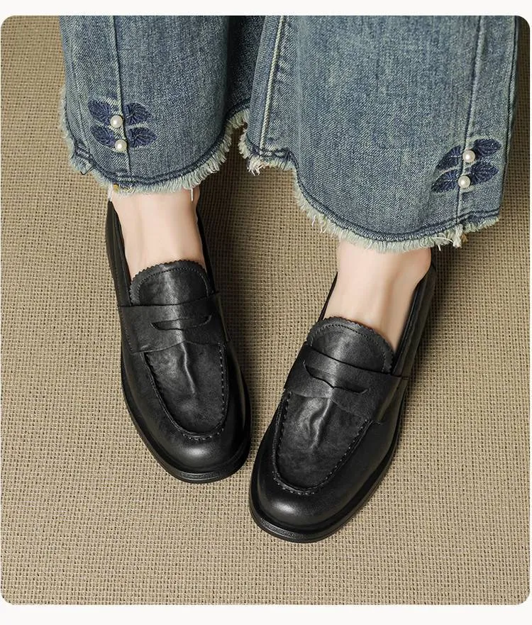 Genuine leather slip-on loafers for women, available in black and brown, perfect for autumn. Chunky heel, mid-heel, cowhide, round toe.