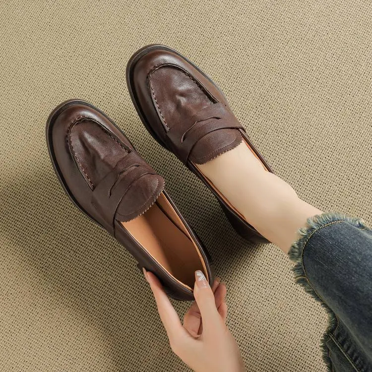 Genuine leather slip-on loafers for women, available in black and brown, perfect for autumn. Chunky heel, mid-heel, cowhide, round toe.