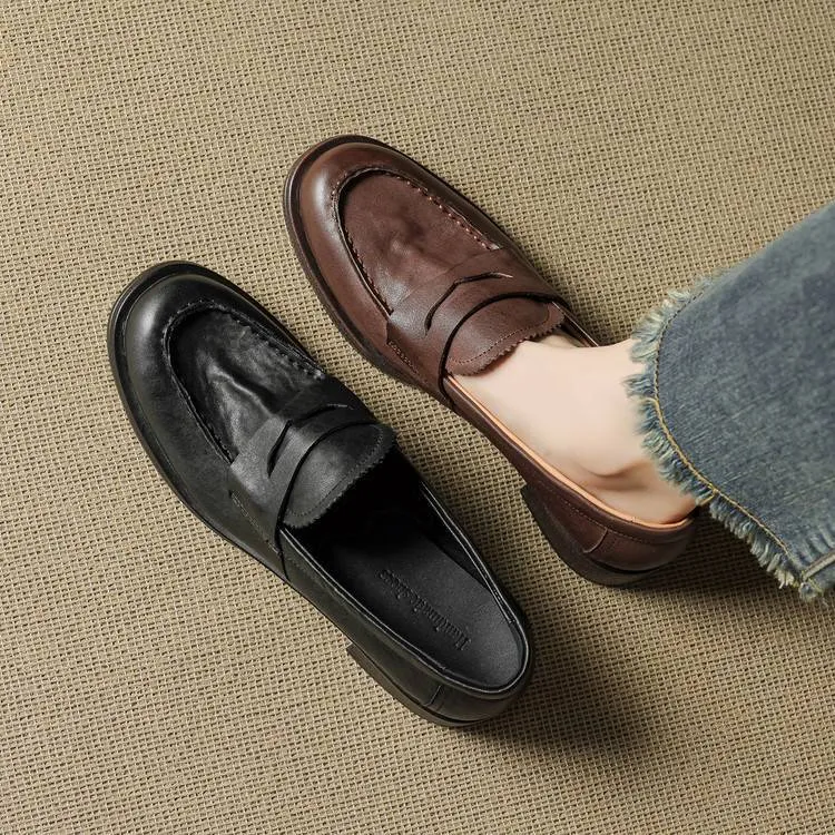 Genuine leather slip-on loafers for women, available in black and brown, perfect for autumn. Chunky heel, mid-heel, cowhide, round toe.
