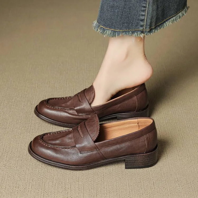 Genuine leather slip-on loafers for women, available in black and brown, perfect for autumn. Chunky heel, mid-heel, cowhide, round toe.