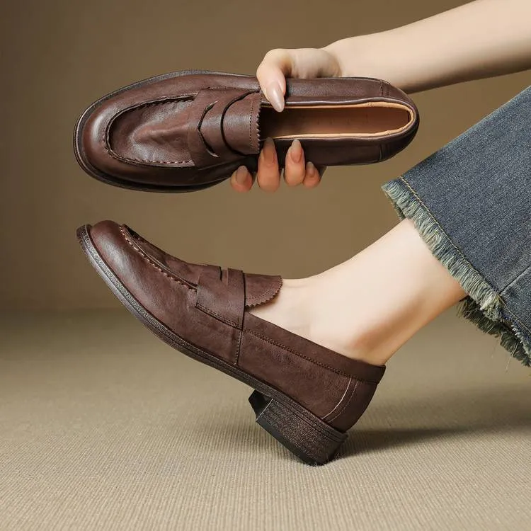 Genuine leather slip-on loafers for women, available in black and brown, perfect for autumn. Chunky heel, mid-heel, cowhide, round toe.