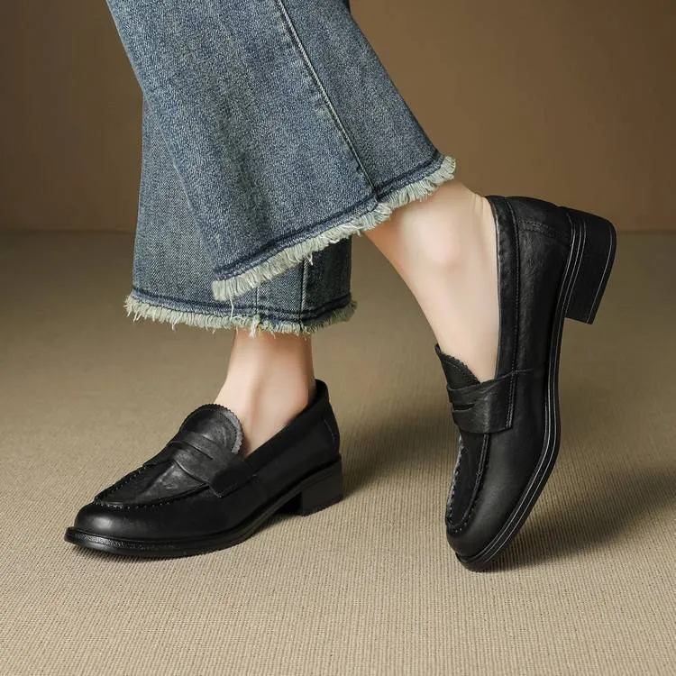 Genuine leather slip-on loafers for women, available in black and brown, perfect for autumn. Chunky heel, mid-heel, cowhide, round toe.