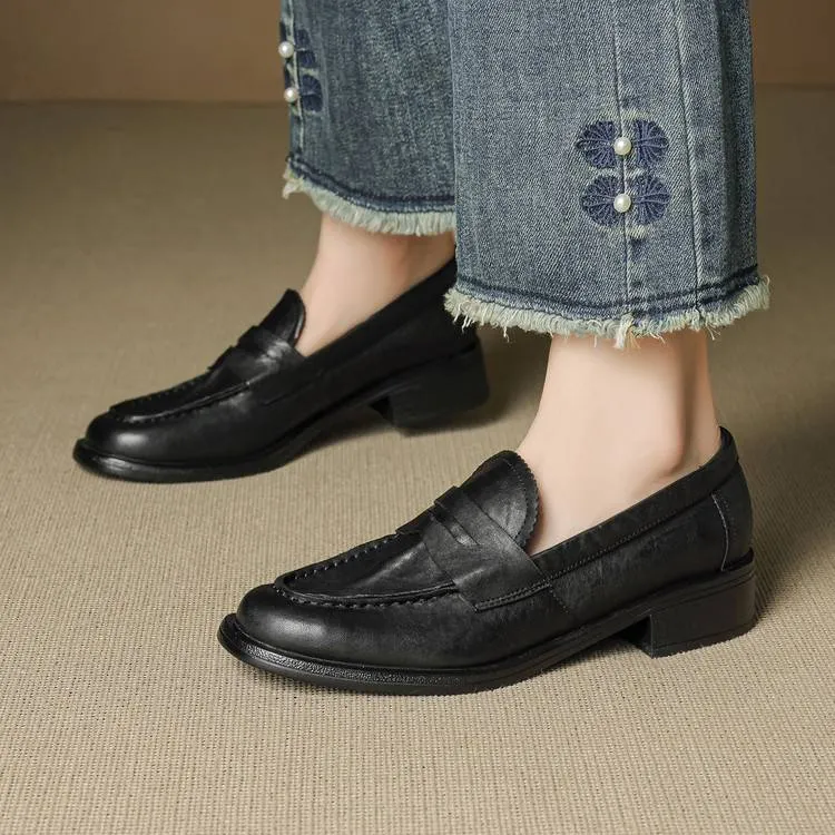 Genuine leather slip-on loafers for women, available in black and brown, perfect for autumn. Chunky heel, mid-heel, cowhide, round toe.