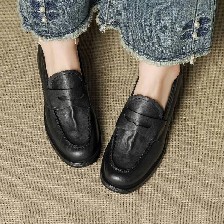 Genuine leather slip-on loafers for women, available in black and brown, perfect for autumn. Chunky heel, mid-heel, cowhide, round toe.
